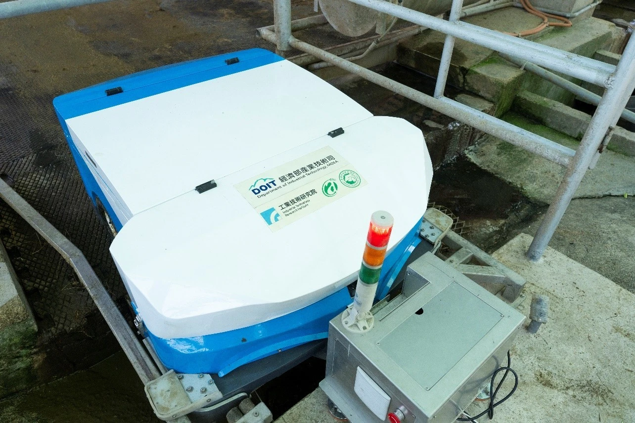 Domestically developed manure-cleaning robot for dairy farms